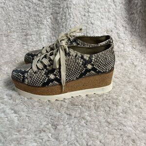 Steve Madden Korrie Lace-Up snake skin print Beige & gray Platform Sneakers SZ10